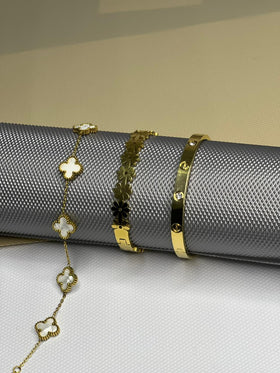 Elegant gold jewelry collecyion